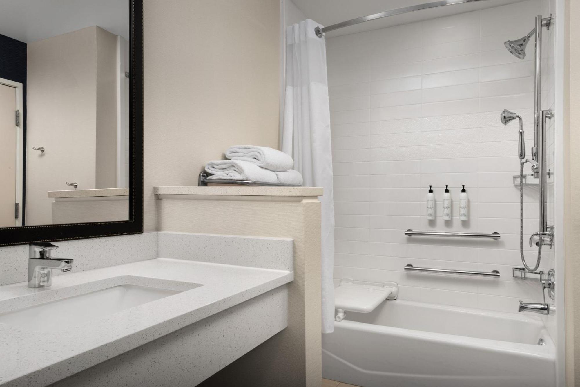 Fairfield Inn & Suites By Marriott Panama City Beach Upper Grand Lagoon Exterior foto